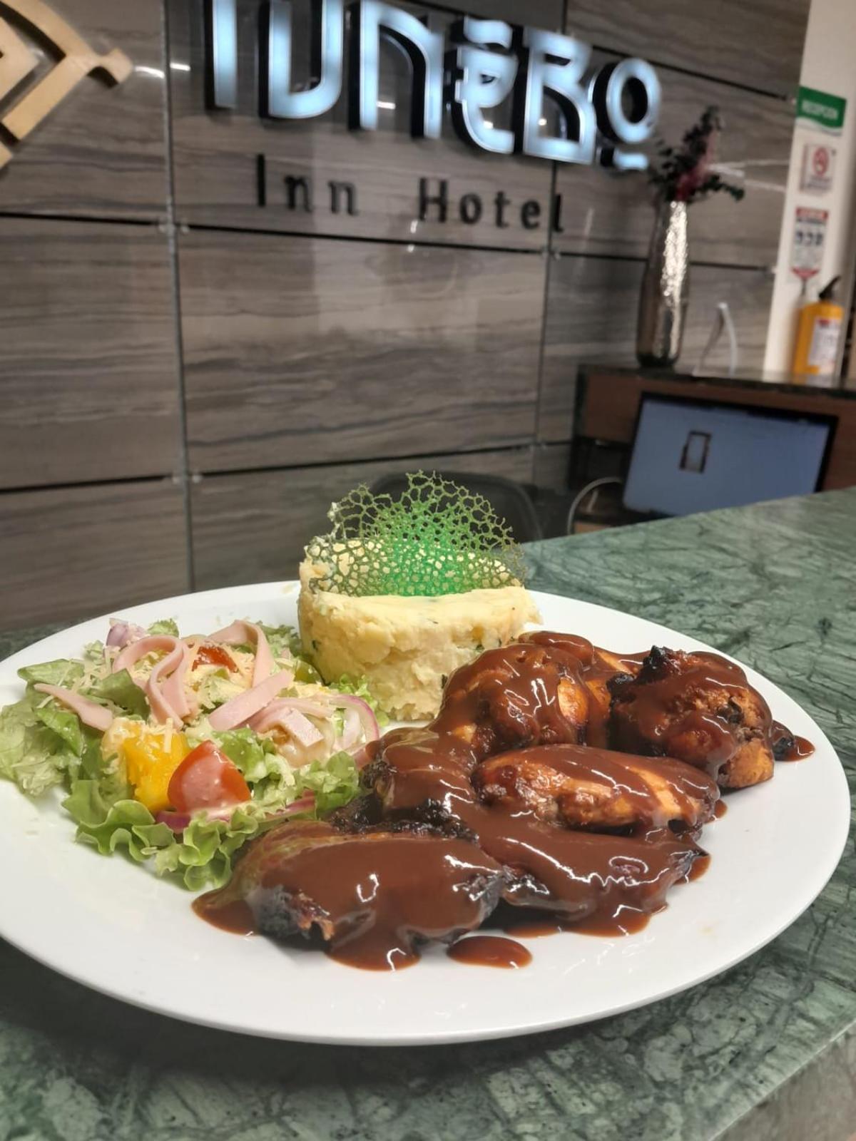 Hotel Tunebo Inn Риоача Экстерьер фото